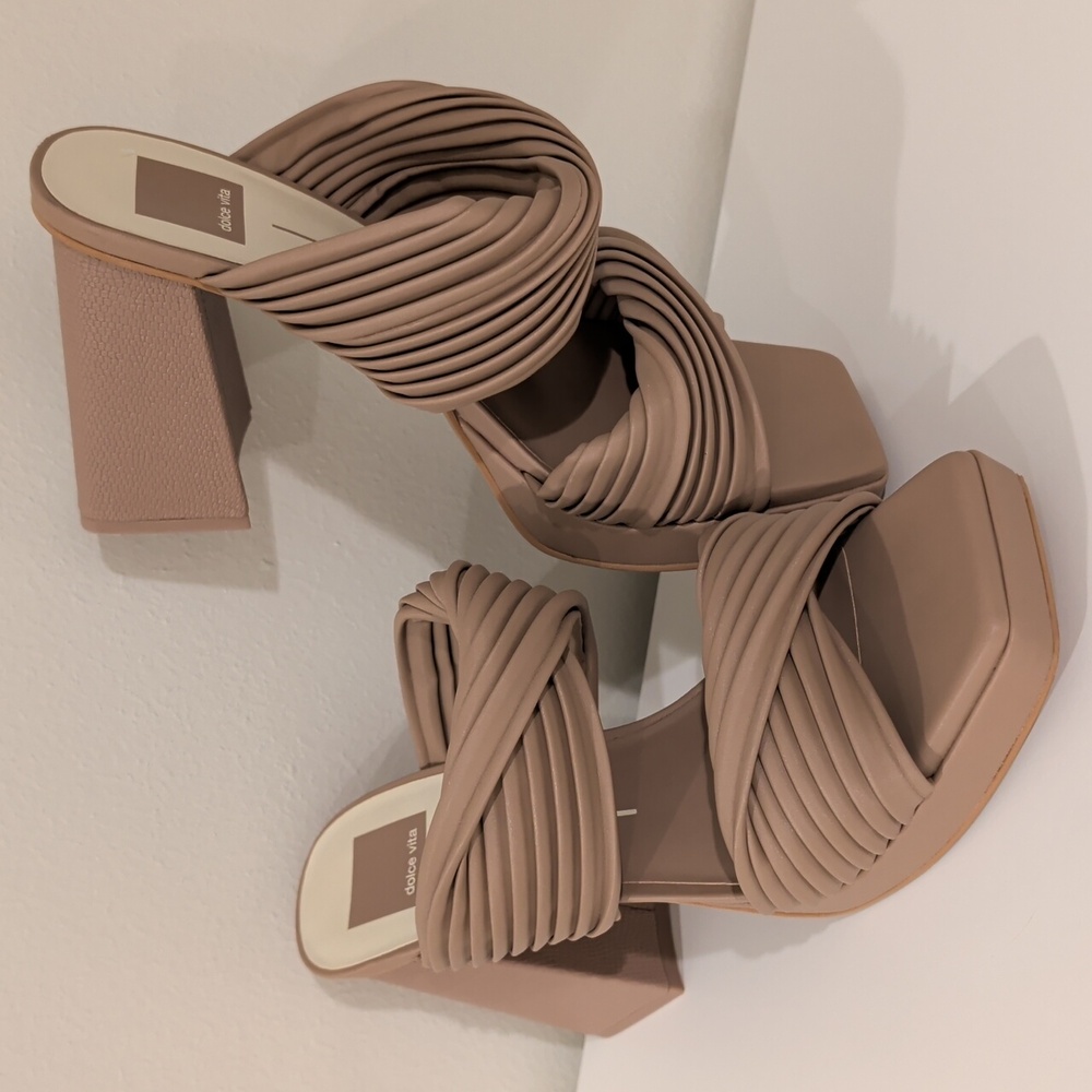 Dolce Vita Pilton Twisted Straps Heeled Cameo Sandals - Picture 10 of 13
